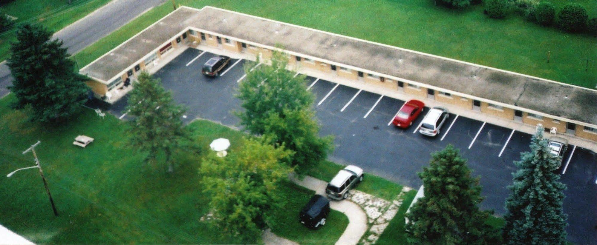 Walkerton Inn Motel Exterior photo